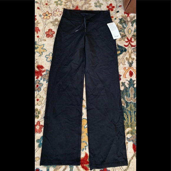 lululemon athletica Pants - NWT LULULEMON RELAXED FIT PANT SZ 6 black WOW